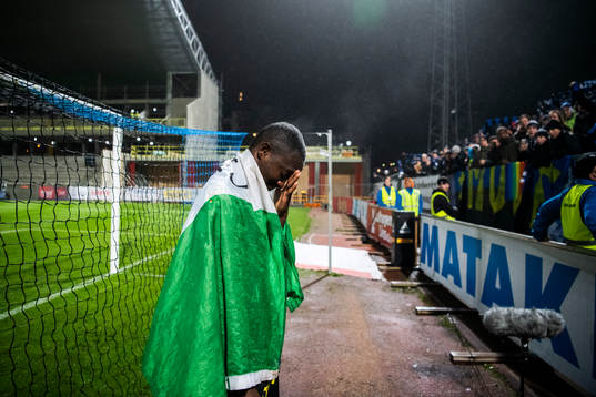 Sirius Moses Ogbu tackar publiken