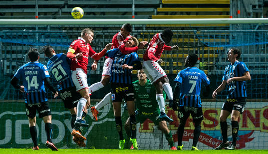 Kalmars och Sirius spelare i en nickduell