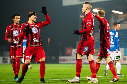 Östersunds Douglas Bergqvist och Dino Islamovic jublar