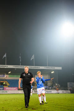 Trelleborgs tränare Patrick Winqvist deppar när han
