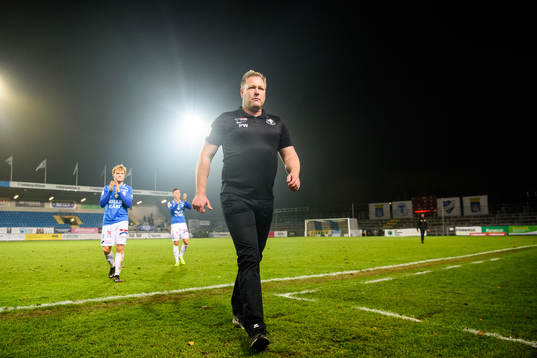 Trelleborgs tränare Patrick Winqvist deppar när han