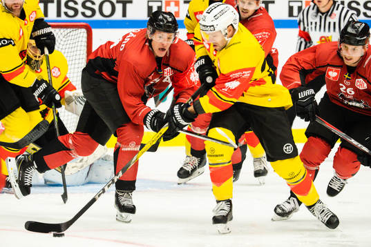 Emil Sylvegård  of Malmö Redhawks and Andrew Ebbett of