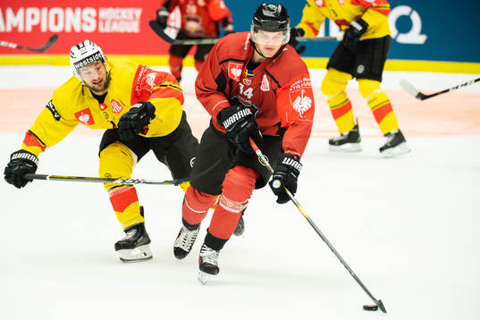 Tristan Scherwey of Bern and Carl-Johan Lerby of Malmö