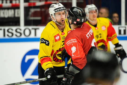 Justin Krueger of Bern and Frederik Storm of Malmö Redhawks
