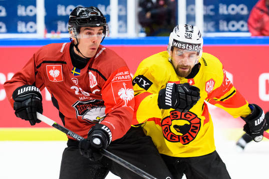 Henrik Hetta of Malmö Redhawks and Mark Arcobello of Bern