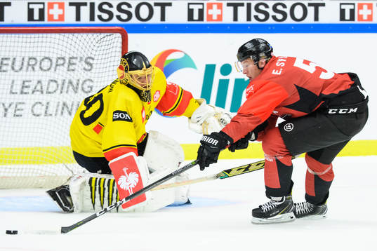 Emil Sylvegård of Malmö Redhawks against goalkeeper