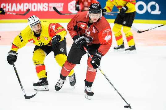 Tristan Scherwey of Bern and Carl-Johan Lerby of Malmö