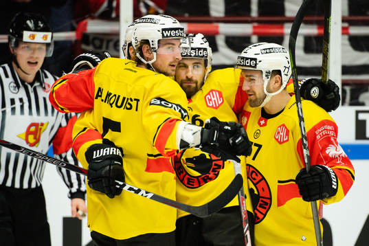 Adam Almquist and Mark Arcobello celebrates with Matthias