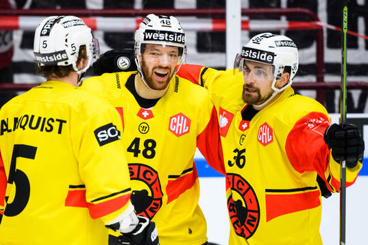 Matthias Bieber of Bern celebrates his 1-1 goal with Adam