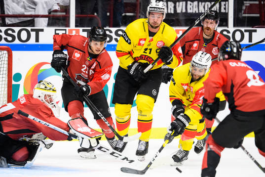 Thomas Rufenacht and Simon Moser of Bern in action infront