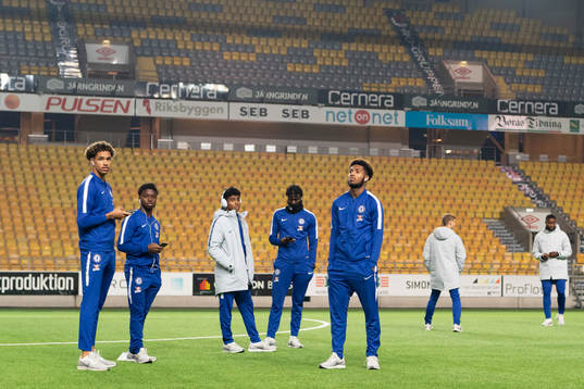 Chelseas spelare inspekterar Borås arena