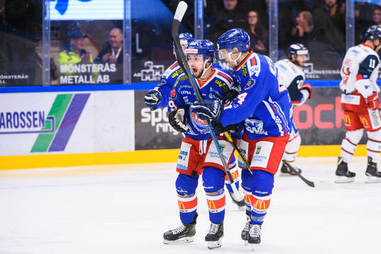 Oskarshamns Janne Kivilahti och Nolan Zajac jublar