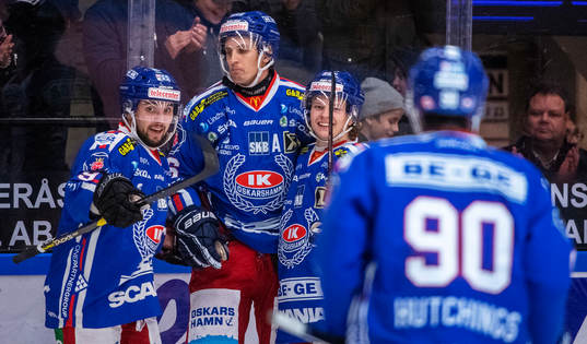 Oskarshamns Janne Kivilahti, längst till vänster, jublar