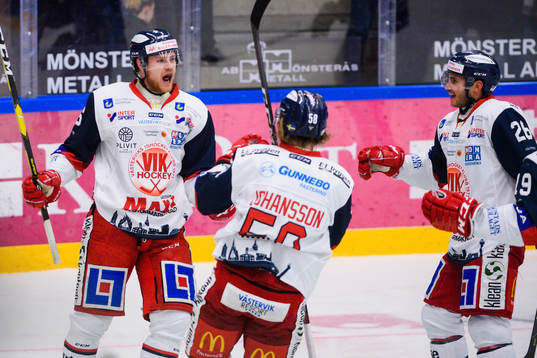 Västerviks Philip Rondahl jublar med lagkamrater