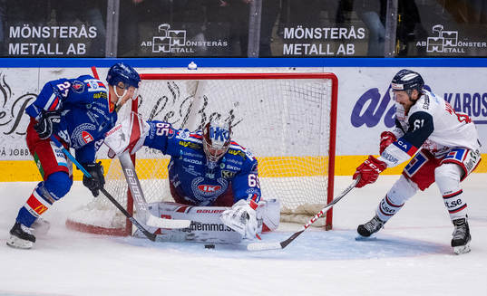 Oskarshamns målvakt Christoffer Rifalk och Joakim Hillding