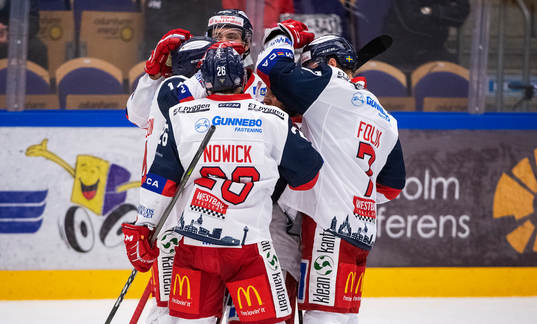Västerviks Erik Gustafsson jublar