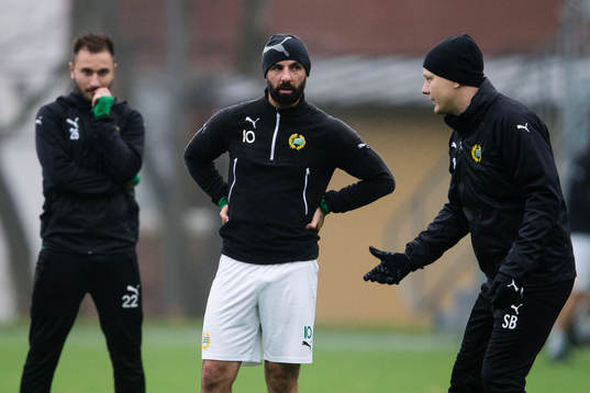 Hammarbys Muamer Tankovic, Kennedy Bakircioglu och tränare