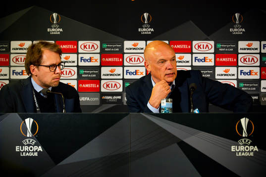 Press officer Peter Åhlander and head coach Uwe Rösler of