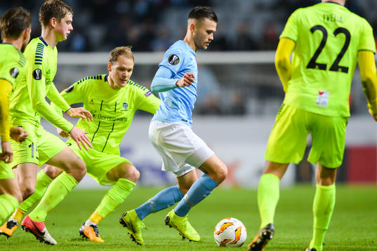 Arnór Ingvi Traustason of Malmö FF and Alexander Ruud