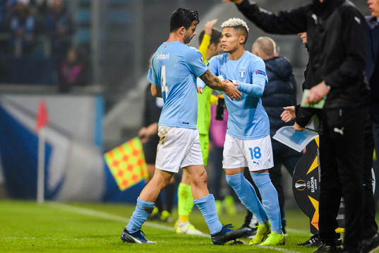 Behrang Safari swaps with Romain Gall of Malmö FF