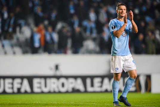 Markus Rosenberg of Malmö FF thanks the supporters