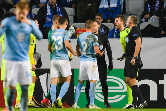 Joachim Thomassen of Sarpsborg 08 in a discussion with Eric