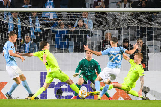 Marcus Antonsson of Malmö FF scores the 1-1 goal behind