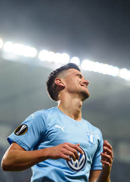 Marcus Antonsson of Malmö FF looks dejected