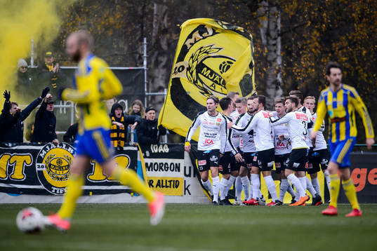 Mjällbys David Löfquist jublar