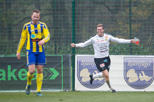 Mjällbys Jakob Bergström jublar