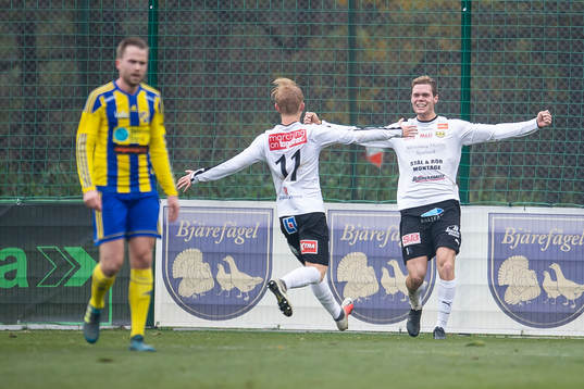 Mjällbys Jakob Bergström jublar