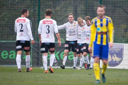 Mjällbys Jakob Bergström jublar