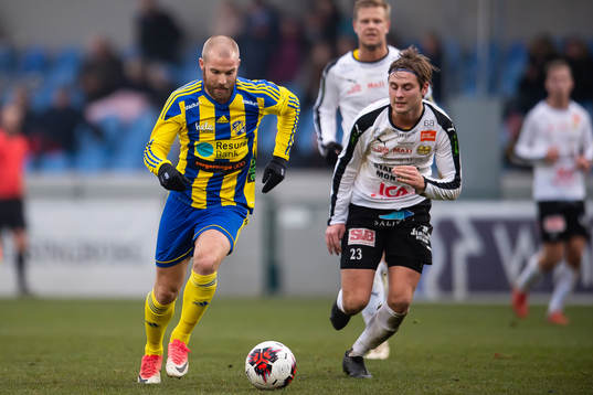 Eskilsminnes Emil Åberg och Mjällbys Axel Norén