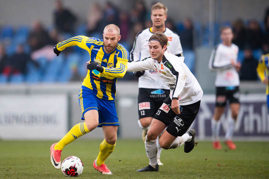 Eskilsminnes Emil Åberg och Mjällbys Axel Norén