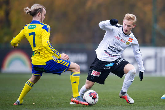 Eskilsminnes David Svensson och Mjällbys Hampus Holgersson