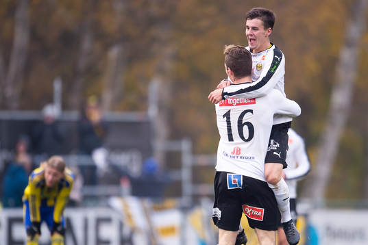 Mjällbys Jakob Bergström jublar