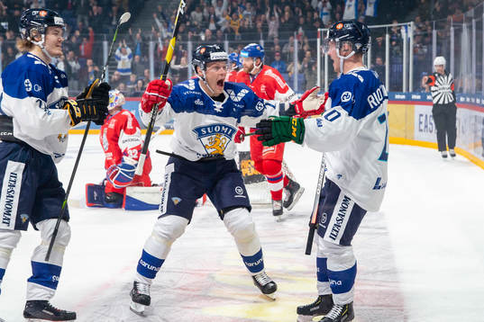 Arttu Ruotsalainen #20, FIN score 1-0, Harri Pesonen #28,