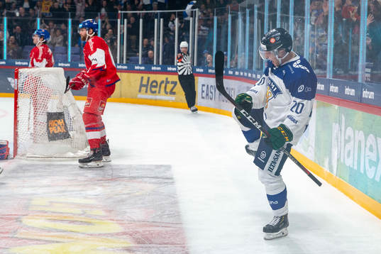Arttu Ruotsalainen #20, FIN score 1-0