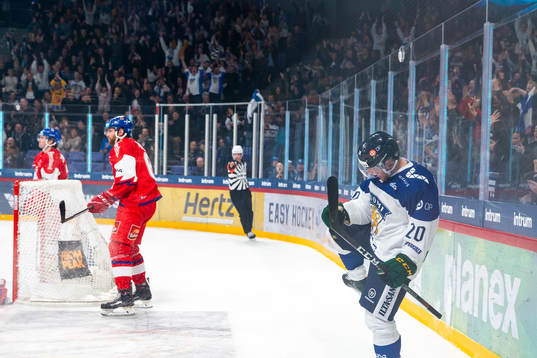 Arttu Ruotsalainen #20, FIN score 1-0