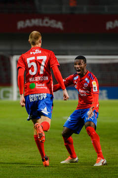 Helsingborgs Markus Holgersson jublar med Mohammed Abubakari
