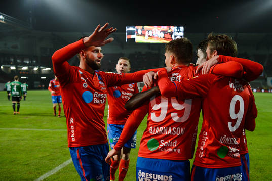 Helsingborgs Mikael Dahlberg jublar med Andri Runar