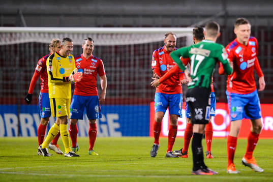 Helsingborgs Daniel Andersson och Andreas Granqvist  jublar