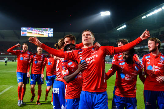 Helsingborgs spelare jublar med Andri Runar Bjarnason (m)