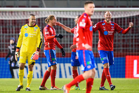 Helsingborgs målvakt Daniel Andersson, Charlie Weberg och