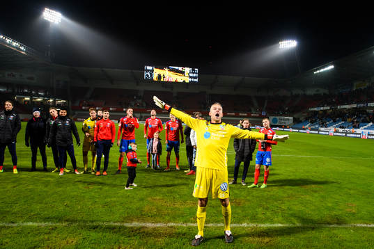 Helsingborgs målvakt Daniel Andersson jublar