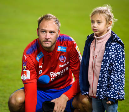 Helsingborgs Andreas Granqvist med sin dotter Nova