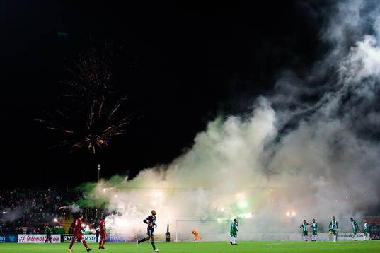Hammarbys supportar med fyrverkerier