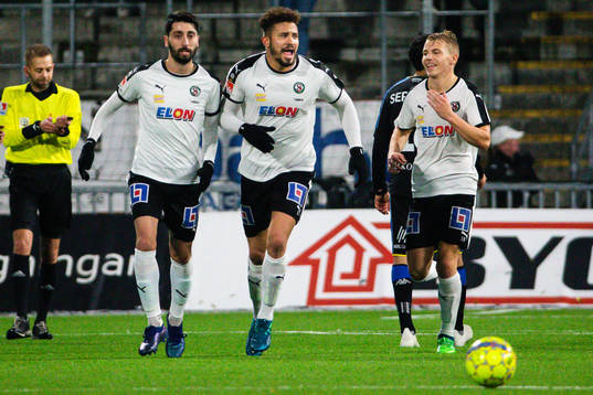 Örebros Nahir Besara och Fabio De Sousa Silva jublar