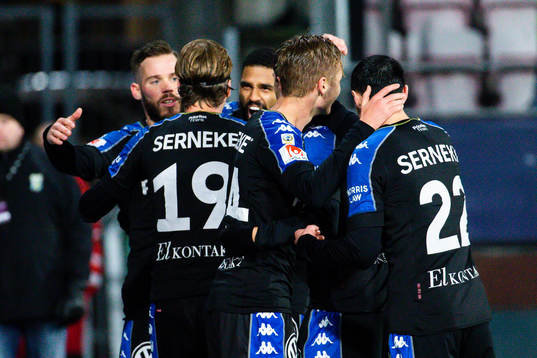 IFK Göteborgs spelare jublar