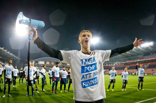 IFK Göteborgs Benjamin Nygren tackar fansen